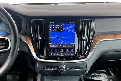 2025 Volvo V60 Cross Country B5 Plus