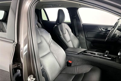 2025 Volvo V60 Cross Country B5 Plus