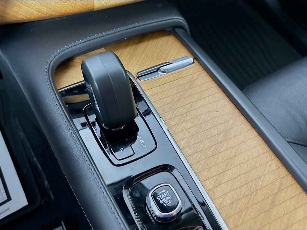 2024 Volvo XC90 B6 Plus Bright Theme
