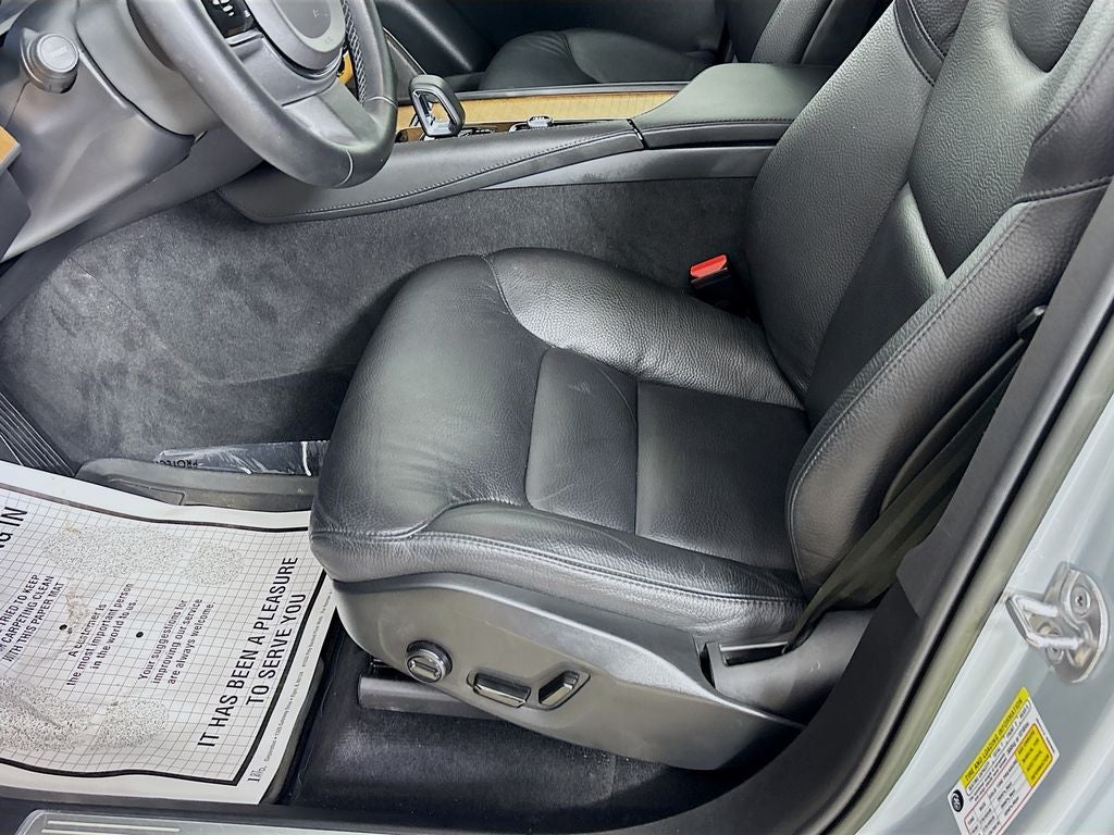 2024 Volvo XC90 B6 Plus Bright Theme