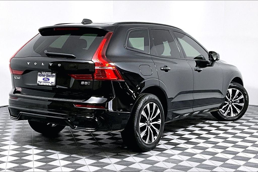 2024 Volvo XC60 B5 Plus Dark Theme