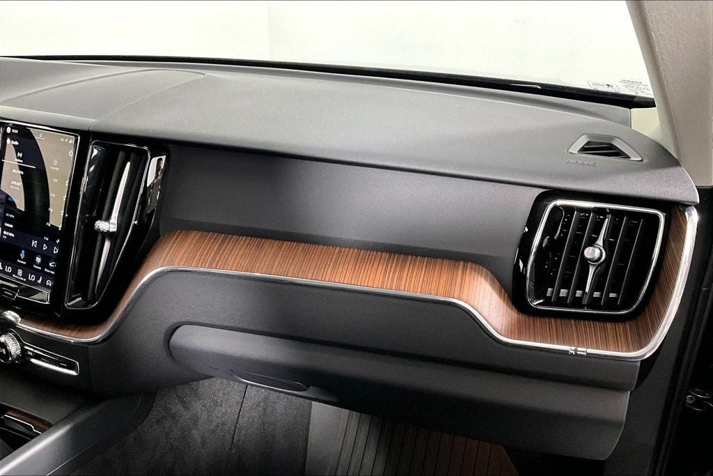 2024 Volvo XC60 B5 Plus Dark Theme