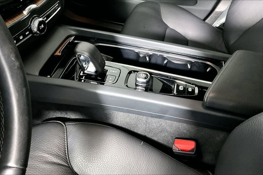 2024 Volvo XC60 B5 Plus Dark Theme