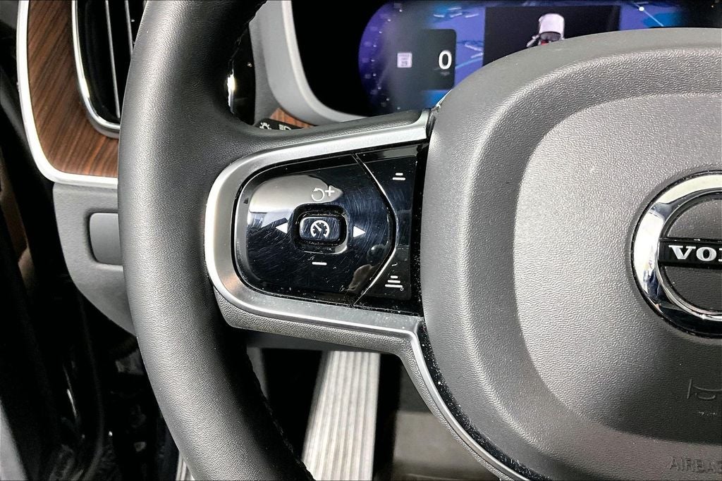 2024 Volvo XC60 B5 Plus Dark Theme