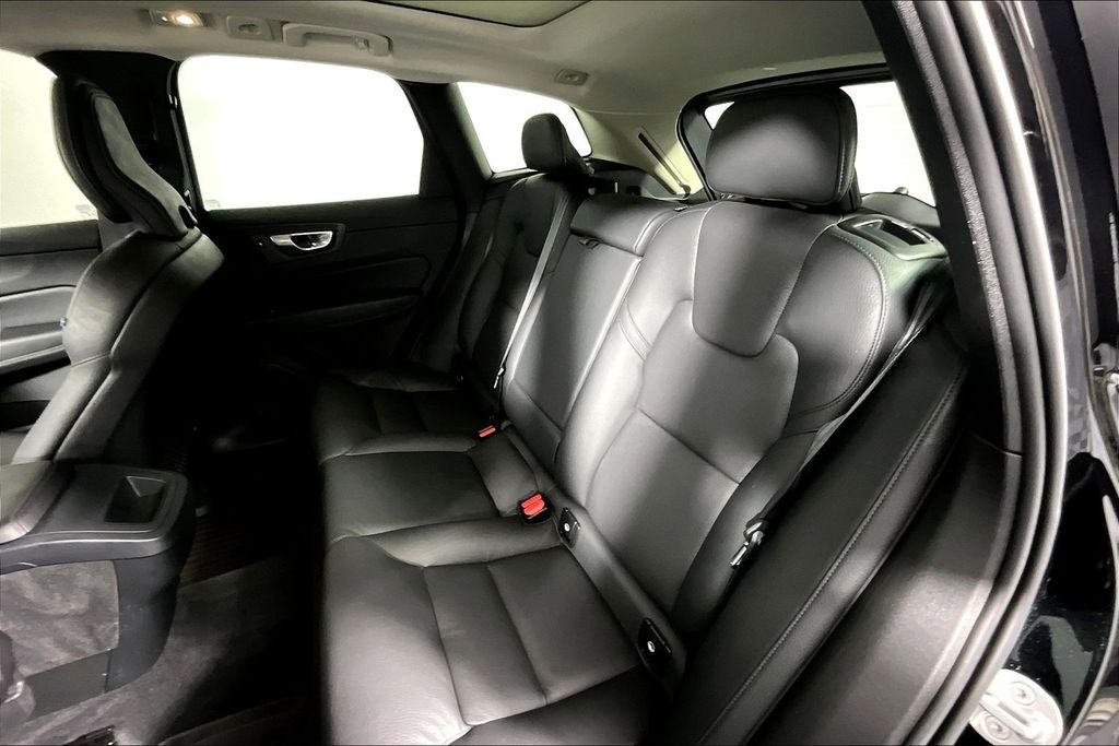 2024 Volvo XC60 B5 Plus Dark Theme