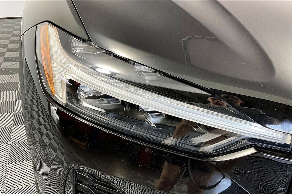 2024 Volvo XC60 B5 Plus Dark Theme