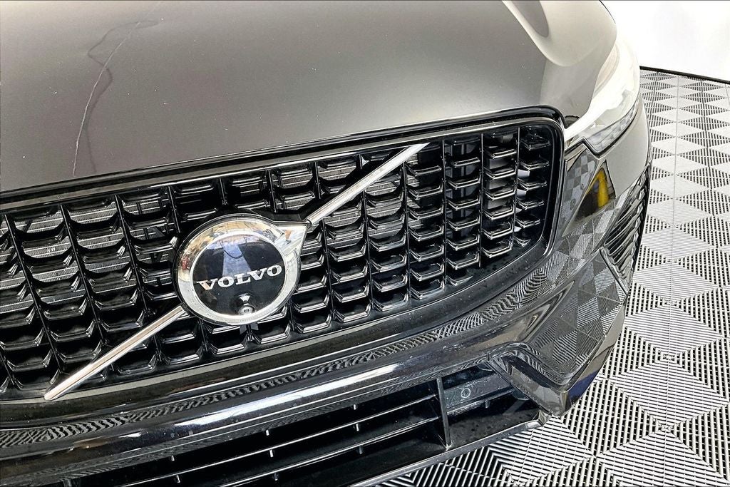 2024 Volvo XC60 B5 Plus Dark Theme