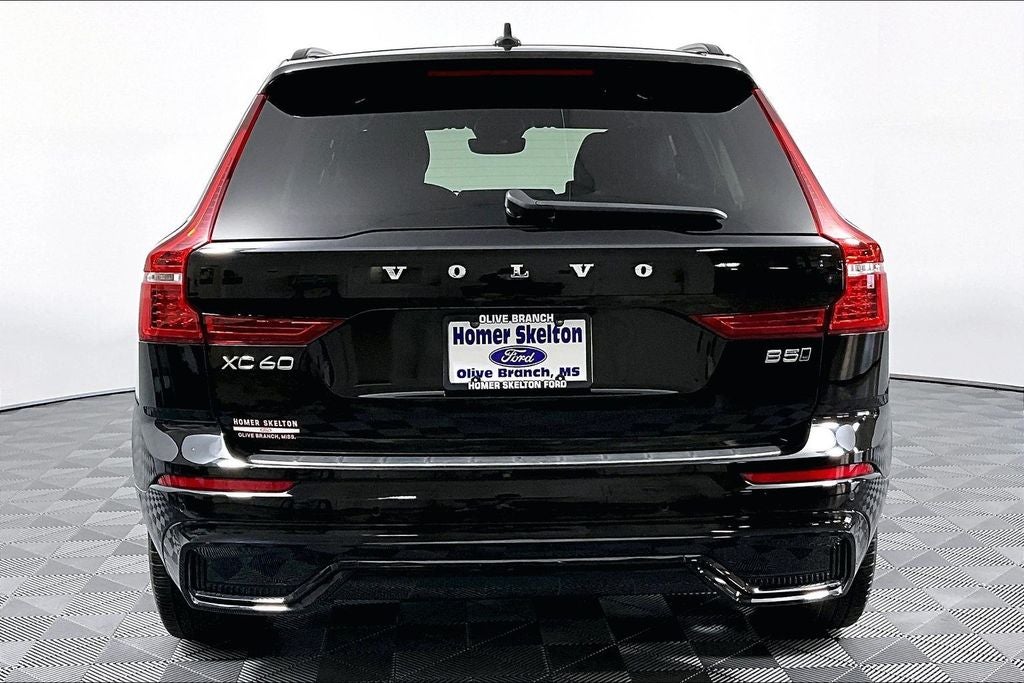 2024 Volvo XC60 B5 Plus Dark Theme