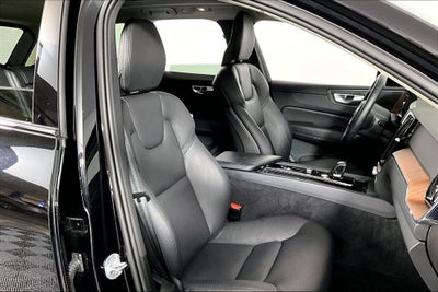 2024 Volvo XC60 B5 Plus Dark Theme