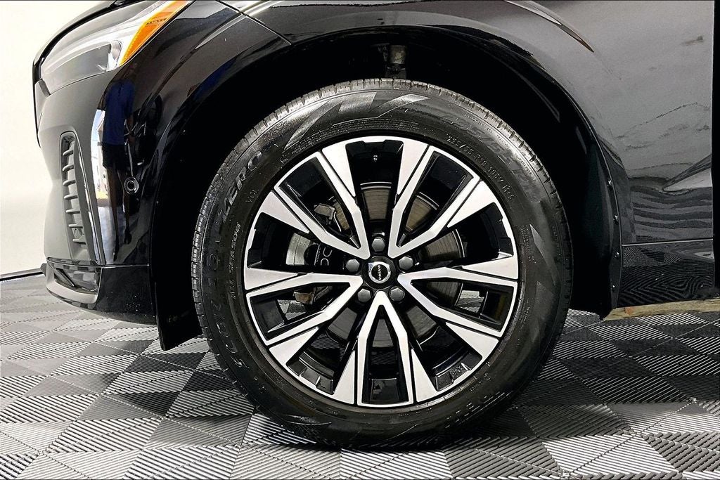2024 Volvo XC60 B5 Plus Dark Theme