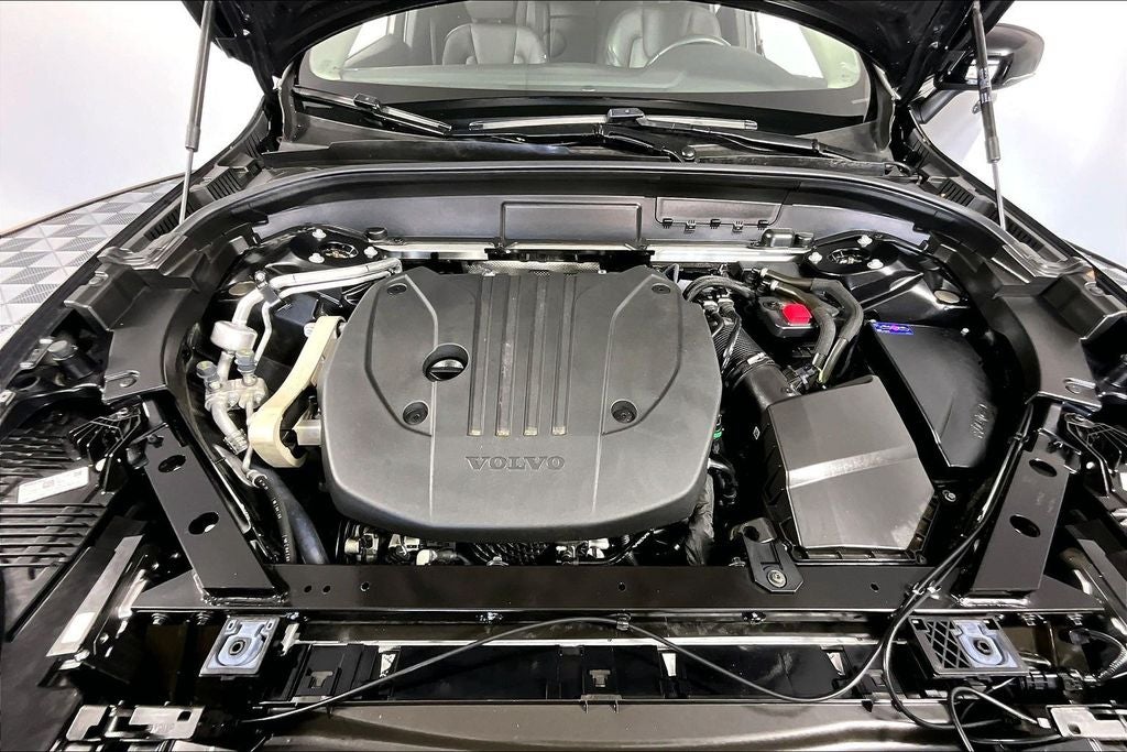 2024 Volvo XC60 B5 Plus Dark Theme