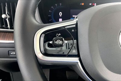 2024 Volvo XC60 B5 Ultimate Dark Theme