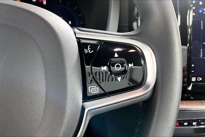 2024 Volvo XC60 B5 Ultimate Dark Theme