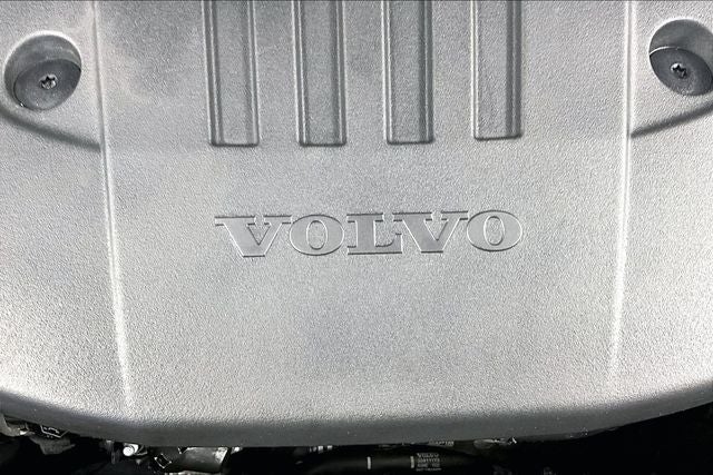 2024 Volvo XC60 B5 Ultimate Dark Theme