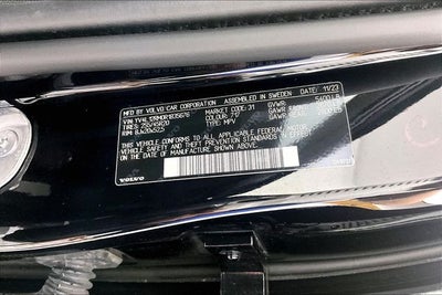 2024 Volvo XC60 B5 Ultimate Dark Theme