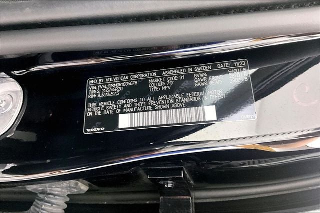 2024 Volvo XC60 B5 Ultimate Dark Theme