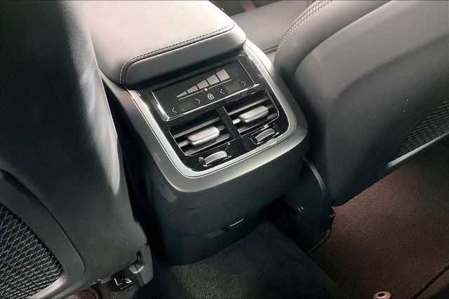 2024 Volvo XC60 B5 Ultimate Dark Theme