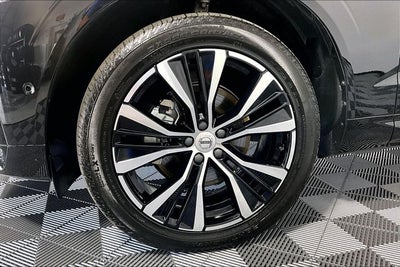 2024 Volvo XC60 B5 Ultimate Dark Theme