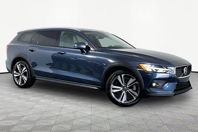 2025 Volvo V60 Cross Country B5 Plus