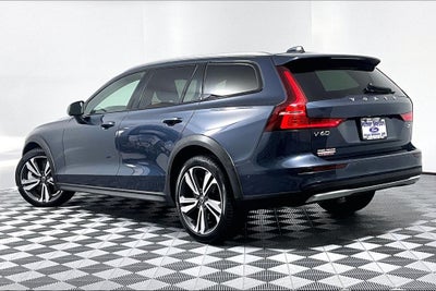 2025 Volvo V60 Cross Country B5 Plus