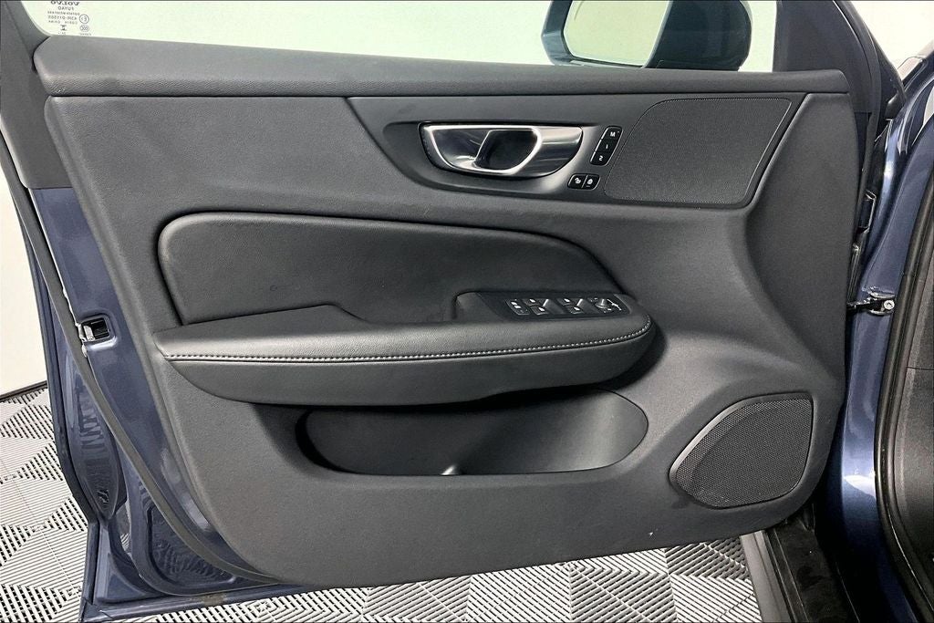 2025 Volvo V60 Cross Country B5 Plus