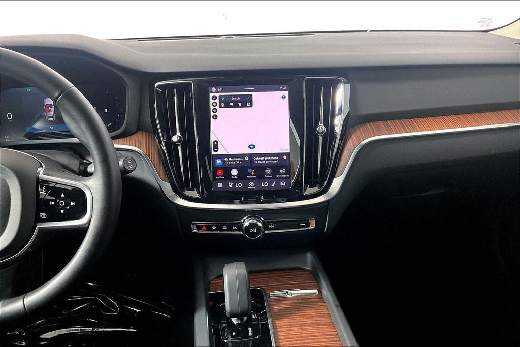 2025 Volvo V60 Cross Country B5 Plus