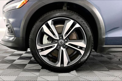 2025 Volvo V60 Cross Country B5 Plus