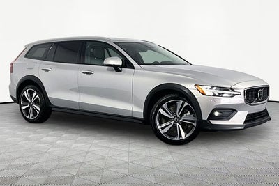 2025 Volvo V60 Cross Country B5 Plus