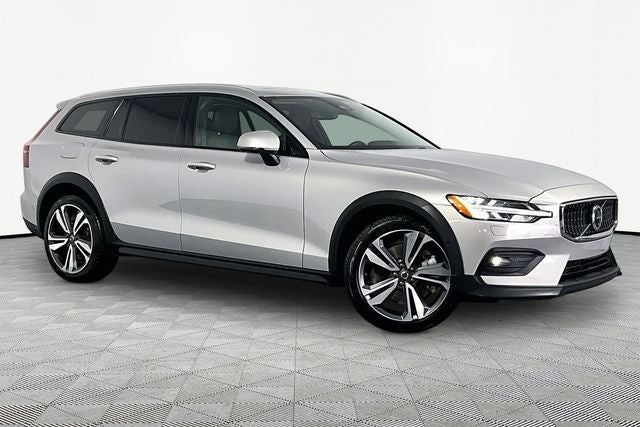 2025 Volvo V60 Cross Country B5 Plus