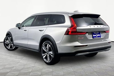 2025 Volvo V60 Cross Country B5 Plus