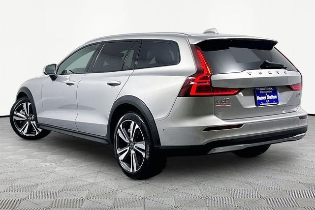 2025 Volvo V60 Cross Country B5 Plus