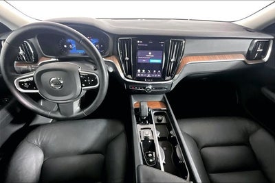 2025 Volvo V60 Cross Country B5 Plus