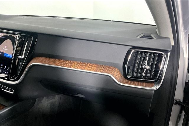 2025 Volvo V60 Cross Country B5 Plus