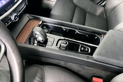 2025 Volvo V60 Cross Country B5 Plus