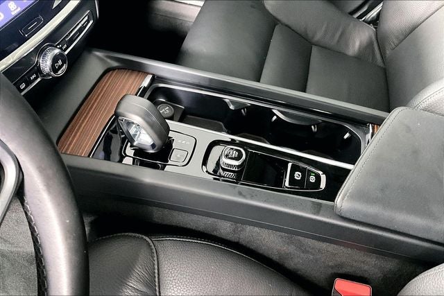 2025 Volvo V60 Cross Country B5 Plus
