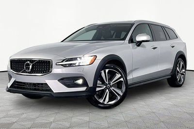 2025 Volvo V60 Cross Country B5 Plus