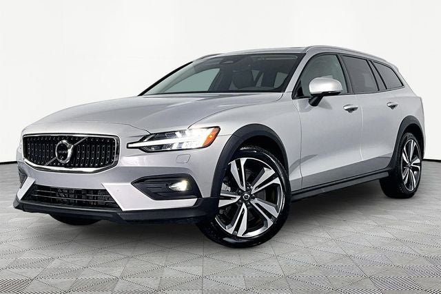 2025 Volvo V60 Cross Country B5 Plus
