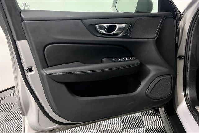 2025 Volvo V60 Cross Country B5 Plus