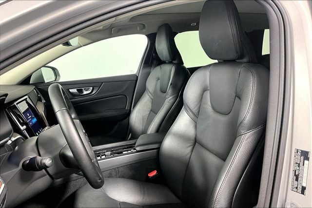 2025 Volvo V60 Cross Country B5 Plus