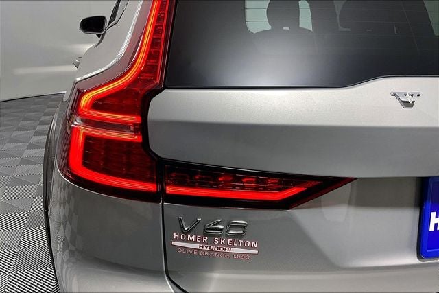 2025 Volvo V60 Cross Country B5 Plus
