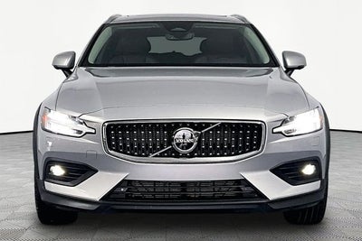 2025 Volvo V60 Cross Country B5 Plus