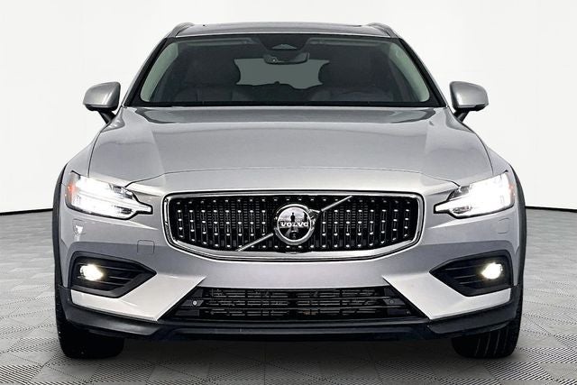 2025 Volvo V60 Cross Country B5 Plus