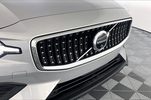 2025 Volvo V60 Cross Country B5 Plus
