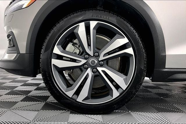 2025 Volvo V60 Cross Country B5 Plus