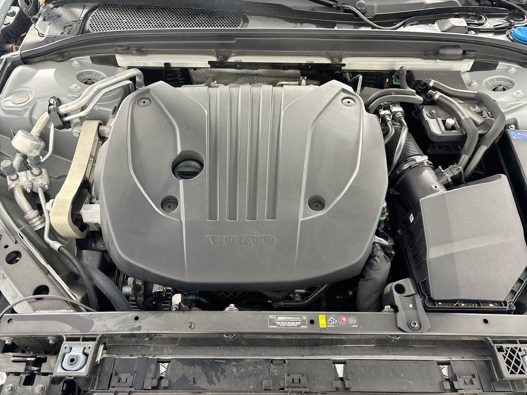 2024 Volvo S60 B5 Core Dark Theme