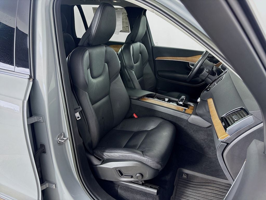 2024 Volvo XC90 B6 Plus Bright Theme
