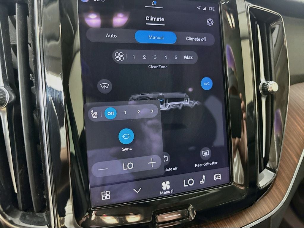 2023 Volvo XC60 B5 Plus Bright Theme
